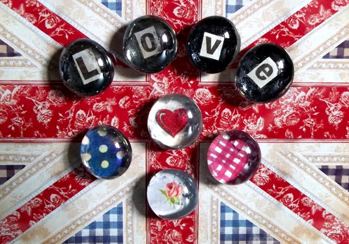 Things to make and do - Glass-pebble picture magnets 