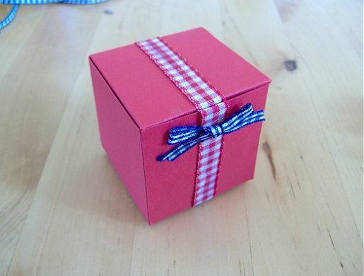 Things to make and do - art: small box