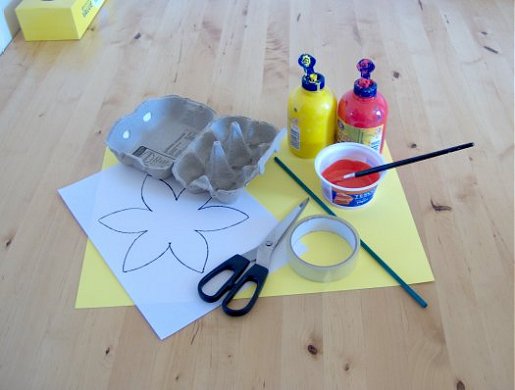 Things to make and do - art: a daffodil flower